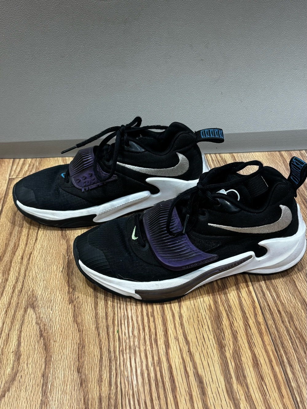 Boys Nike Zoom Freak 3 "Project 34" basketball sneakers Size 4.5